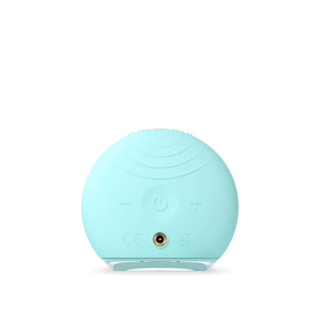 FOREO LUNA™ 4 Play - FOREO LUNA™ 4 Play portable cleansing device, medical-grade silicone, T-Sonic