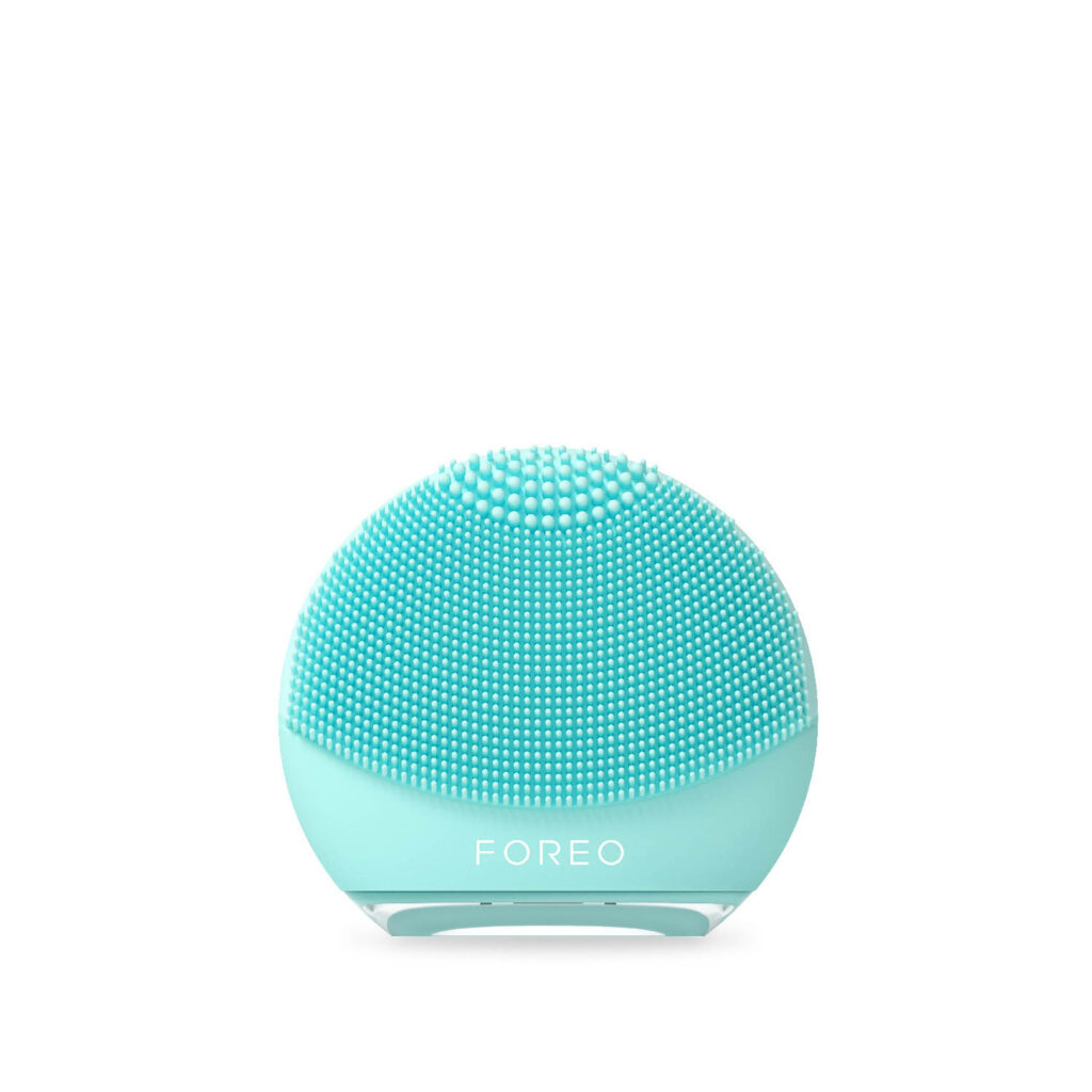 FOREO LUNA™ 4 Play - FOREO LUNA™ 4 Play portable cleansing device, medical-grade silicone, T-Sonic
