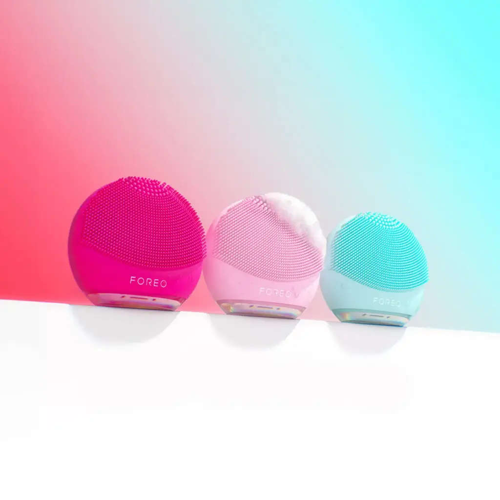 FOREO LUNA™ 4 Play - FOREO LUNA™ 4 Play portable cleansing device, medical-grade silicone, T-Sonic