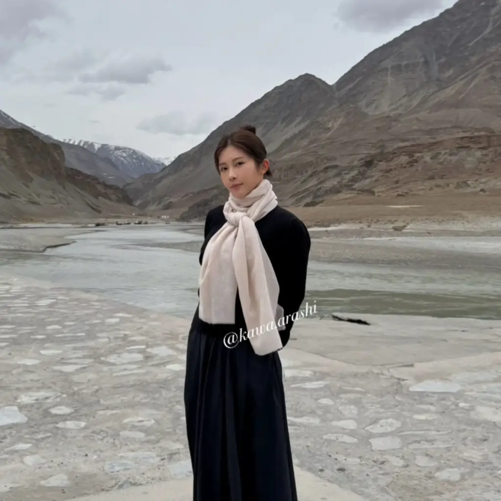 Kawaarashi Studio 100% Cashmere Thin Scarf - Handwoven from premium Kashmir cashmere fibers, fineness 13-15 microns, finer