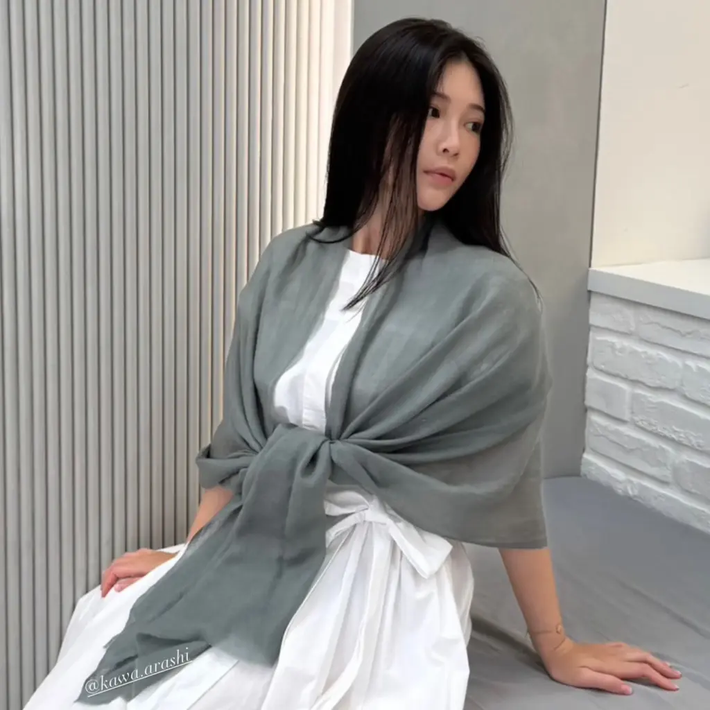 Kawaarashi Studio 100% Cashmere Thin Scarf - Handwoven from premium Kashmir cashmere fibers, fineness 13-15 microns, finer