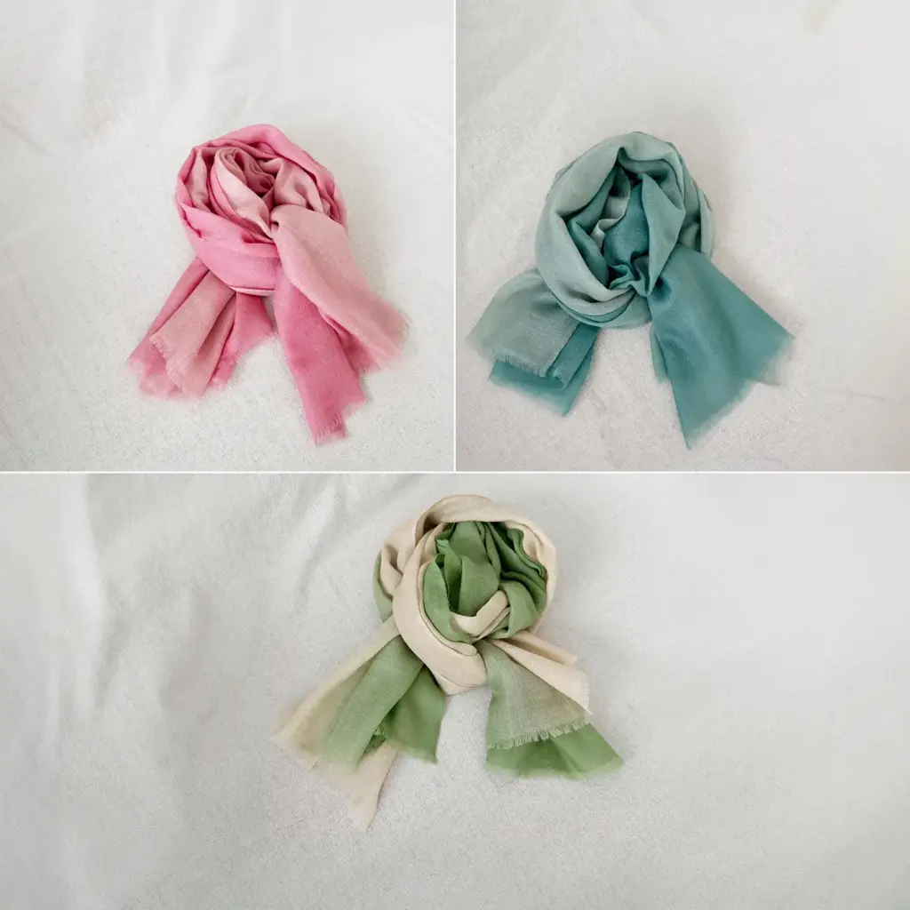 Kawaarashi Studio 100% Cashmere 薄圍巾 - 漸變色 - 採用喀什米爾頂級羊絨纖維手工織成，纖維細度僅13-15微米，比一般羊毛細緻，提供無比柔軟觸感與輕盈保暖
