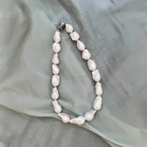 HERE DITAS BAROQUE PEARL NECKLACE 巨大巴洛克珍珠頸鏈